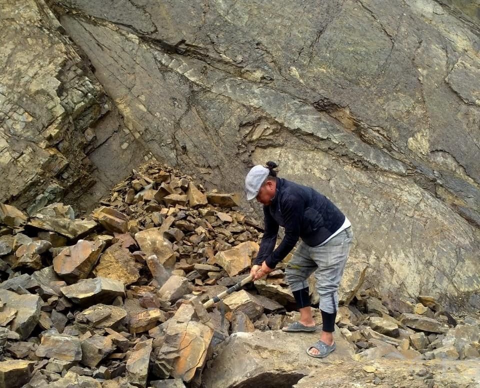 पहिरोले कागबेनी–कोरला सडक अवरुद्ध